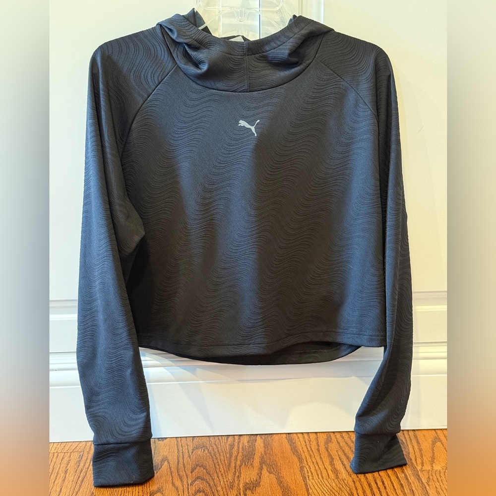Puma Women's black, cropped athletic hoodie, Sz L